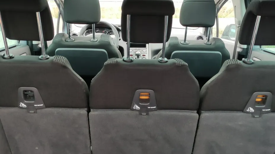 PEUGEOT 5008 -