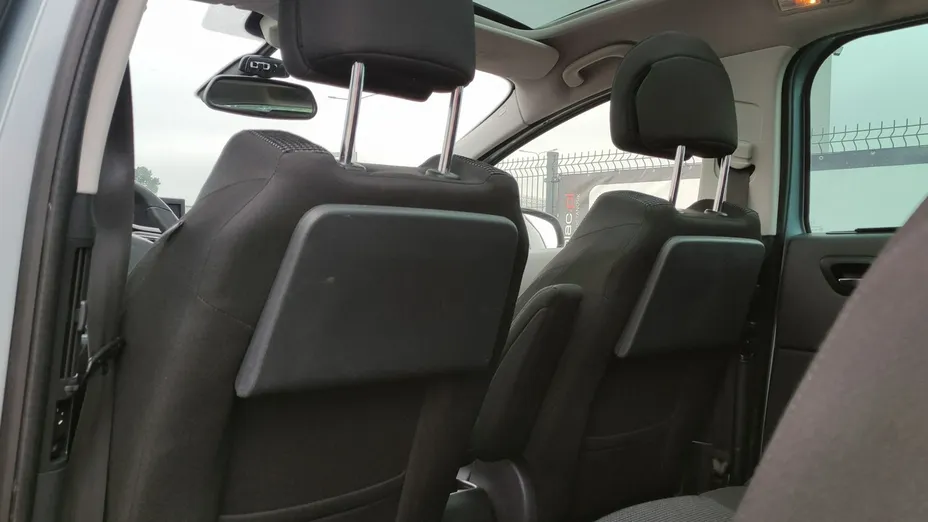 PEUGEOT 5008 -