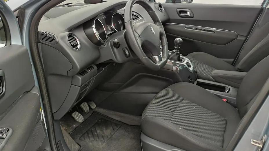 PEUGEOT 5008 -