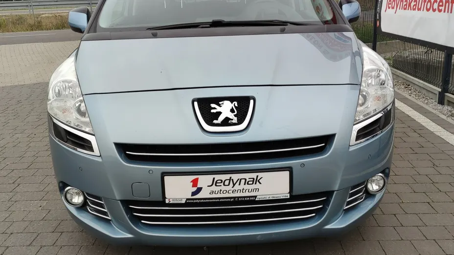 PEUGEOT 5008 -