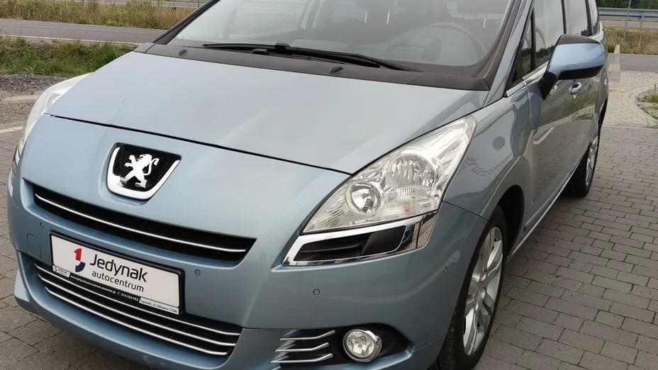 PEUGEOT 5008 -