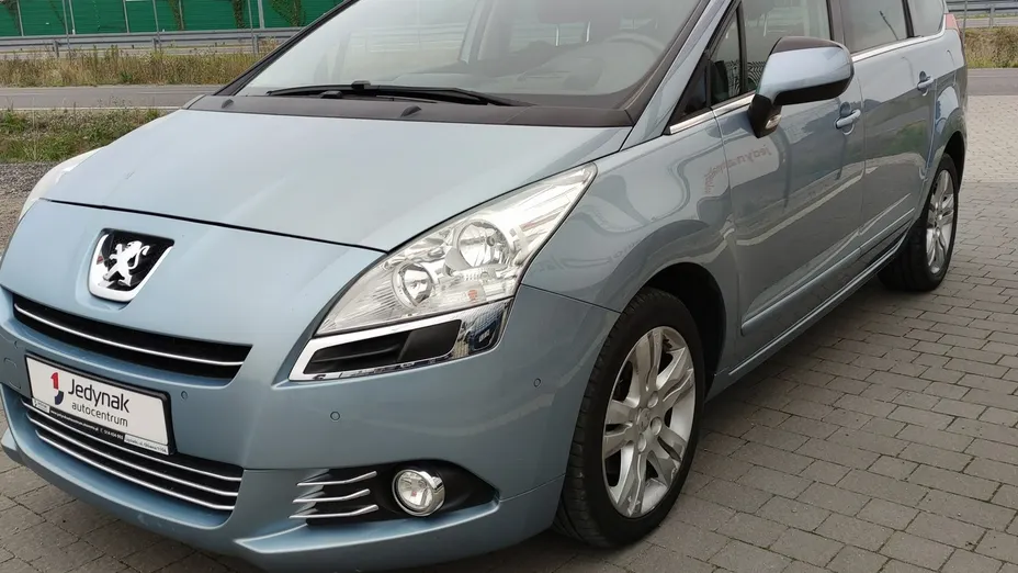 PEUGEOT 5008 -