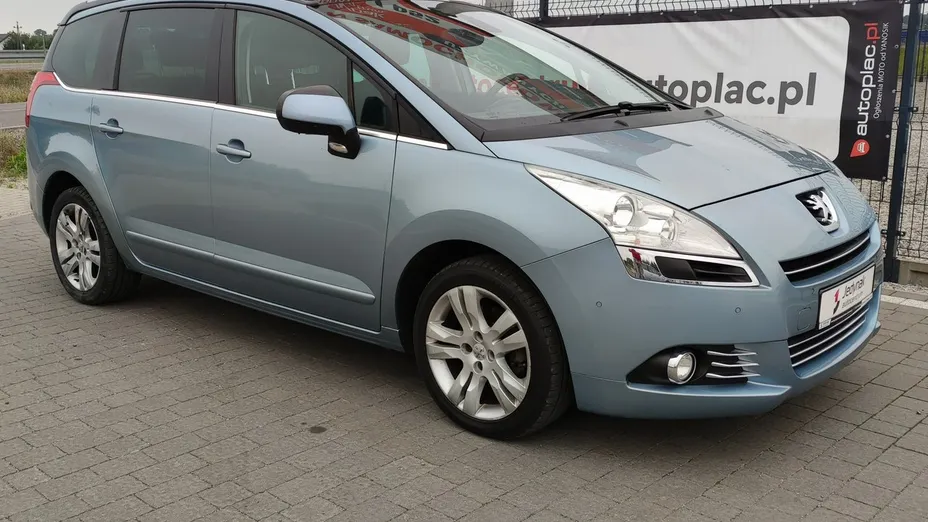 PEUGEOT 5008 -
