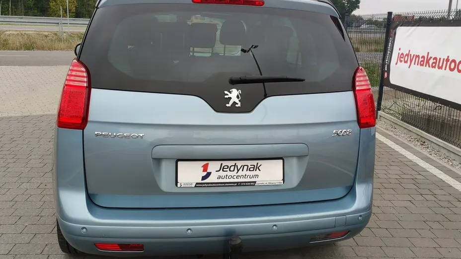 PEUGEOT 5008 -