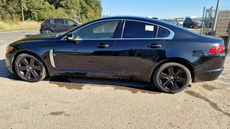 JAGUAR XF -