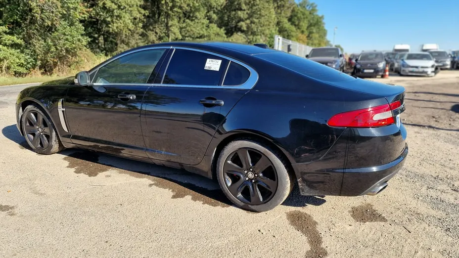 JAGUAR XF -