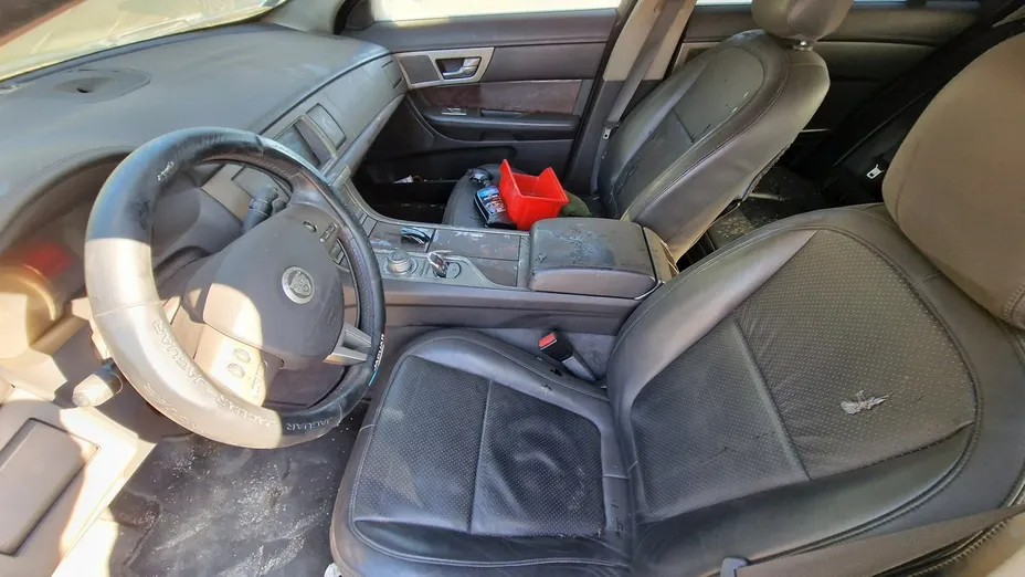 JAGUAR XF -