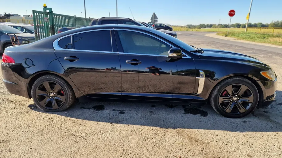 JAGUAR XF -