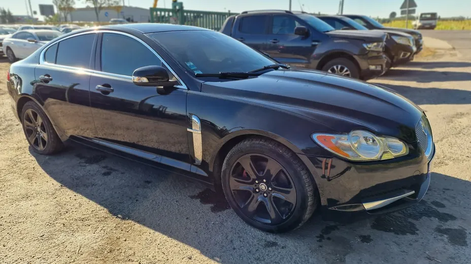 JAGUAR XF -