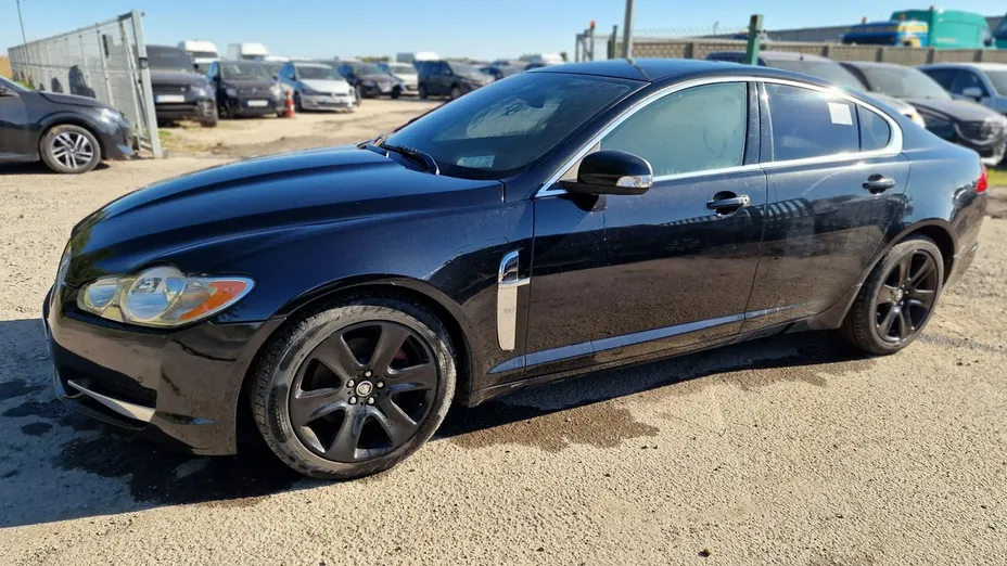 JAGUAR XF -