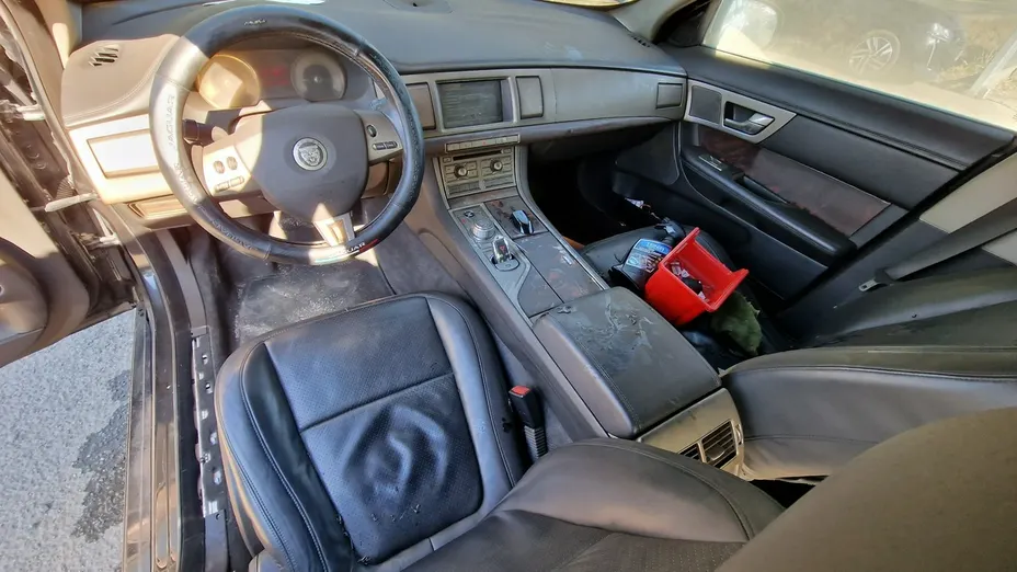 JAGUAR XF -