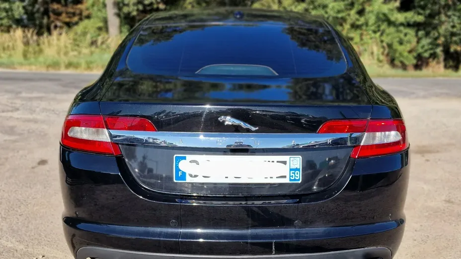 JAGUAR XF -
