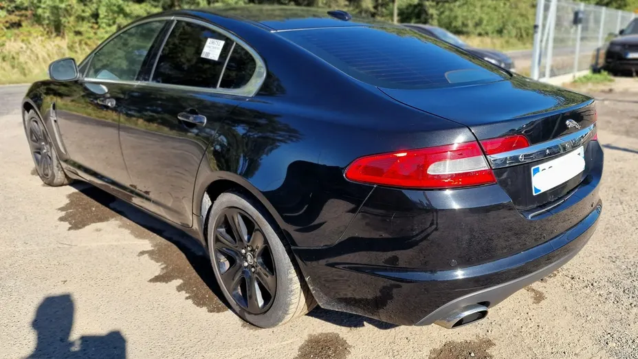 JAGUAR XF -