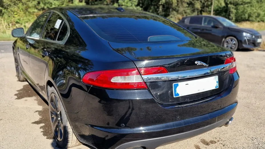 JAGUAR XF -