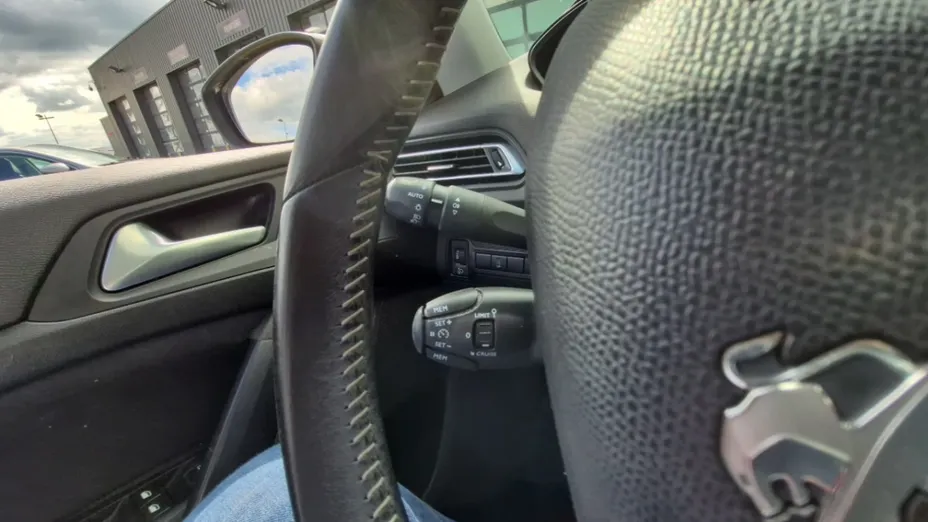 PEUGEOT 308 -