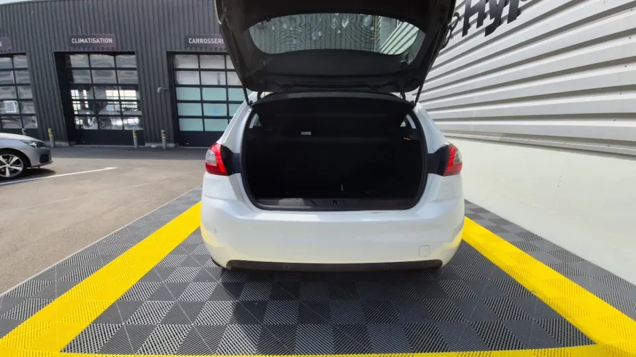 PEUGEOT 308 -