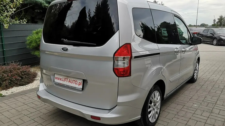 FORD Tourneo Courier -