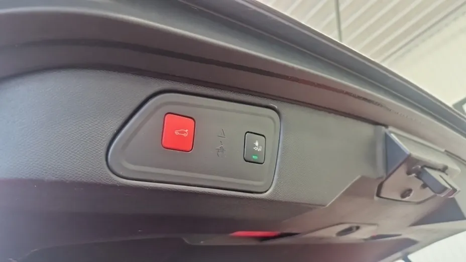 PEUGEOT 3008 -