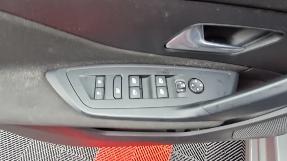 PEUGEOT 308 -