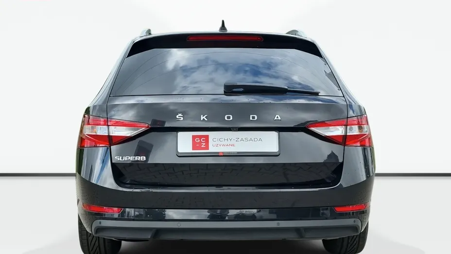 SKODA Superb -