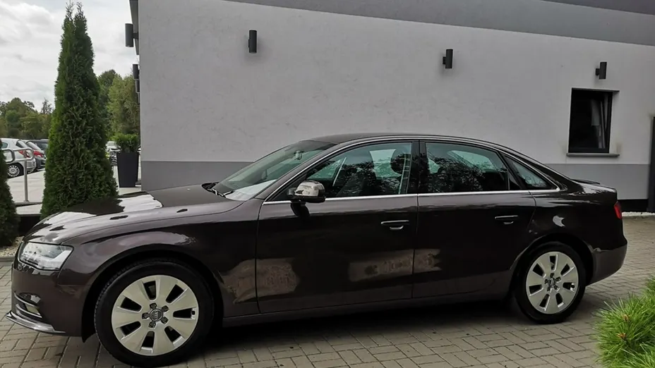 AUDI A4 -