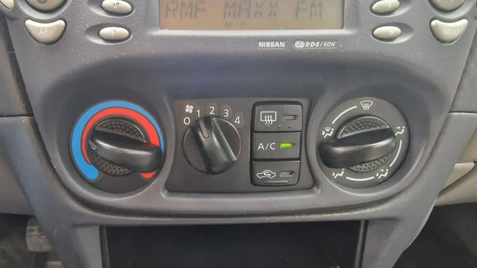 NISSAN Almera -