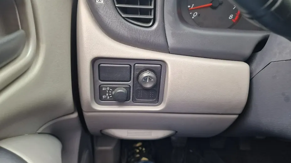 NISSAN Almera -