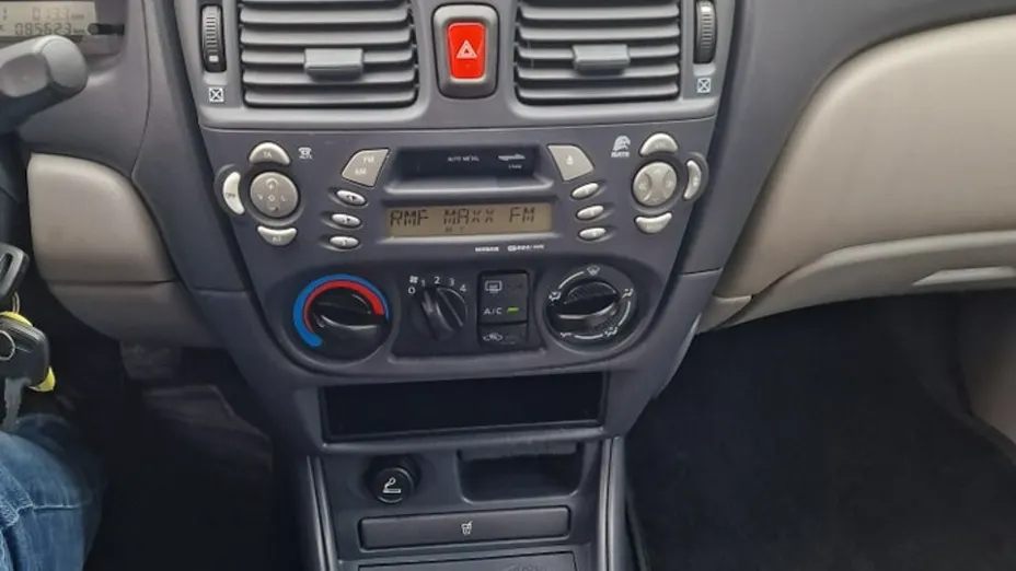 NISSAN Almera -