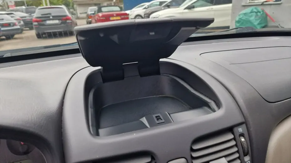 NISSAN Almera -