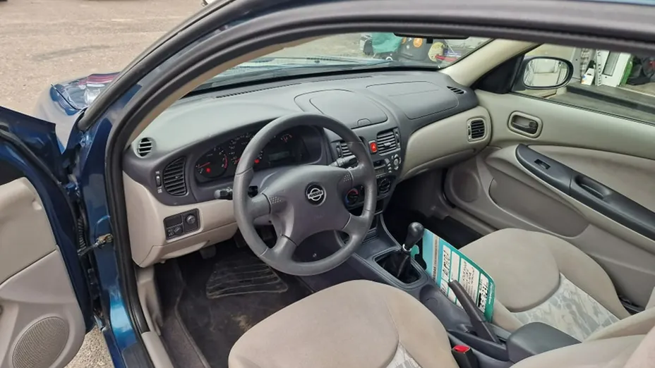 NISSAN Almera -