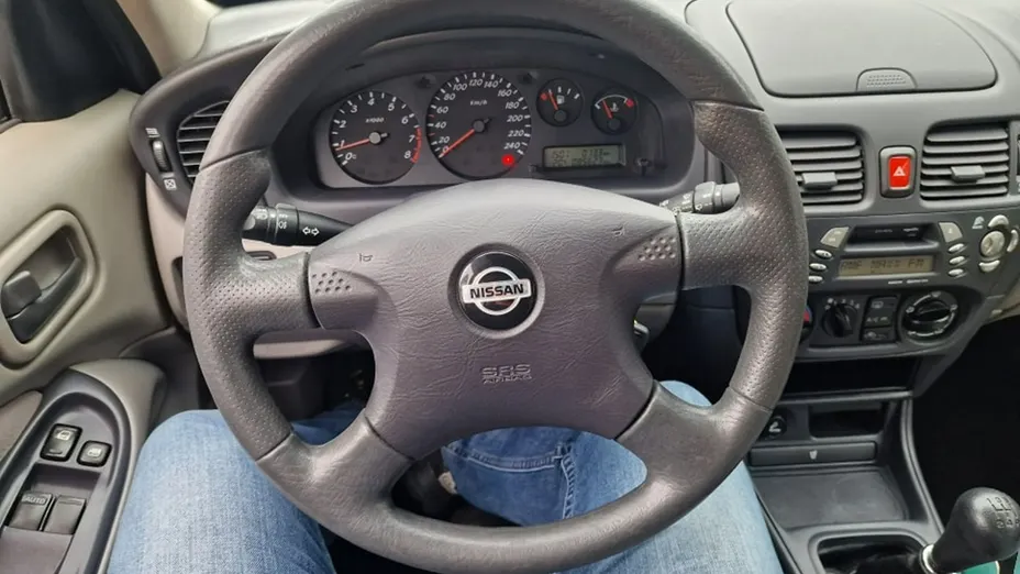NISSAN Almera -
