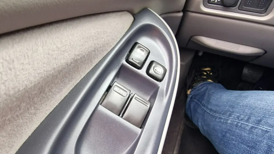 NISSAN Almera -