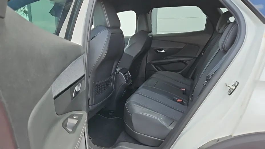 PEUGEOT 3008 -