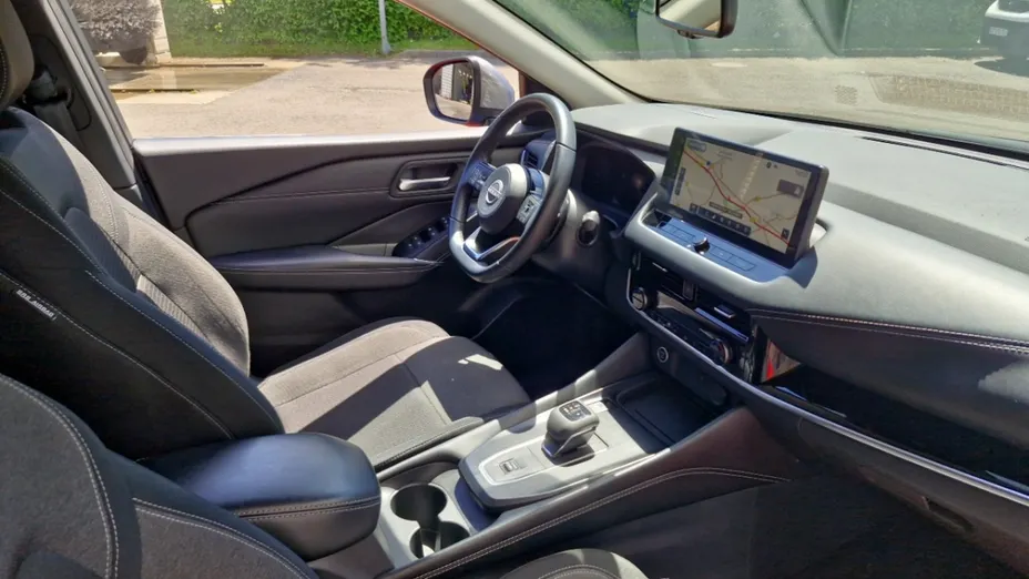 NISSAN Qashqai -