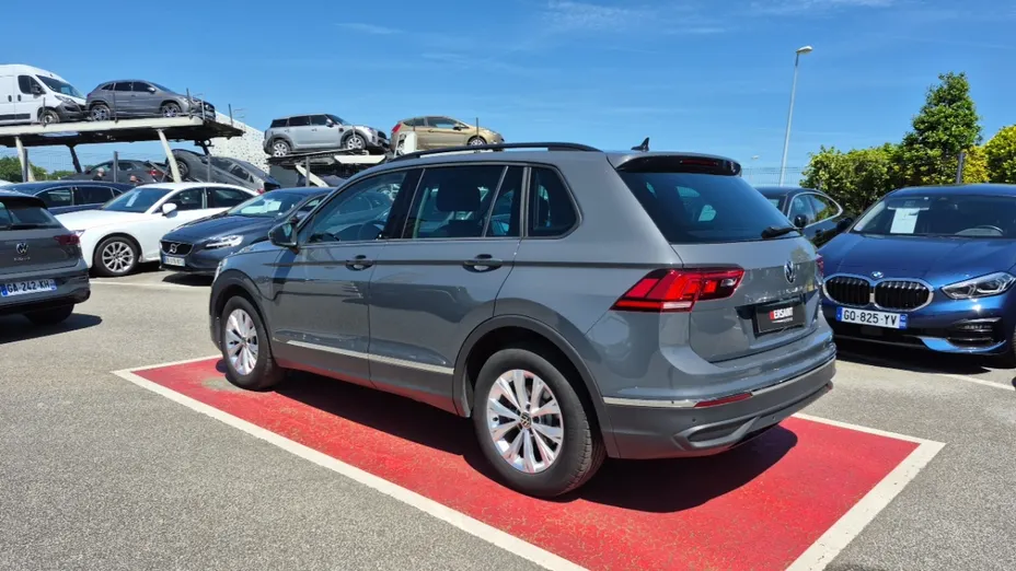Volkswagen Tiguan -