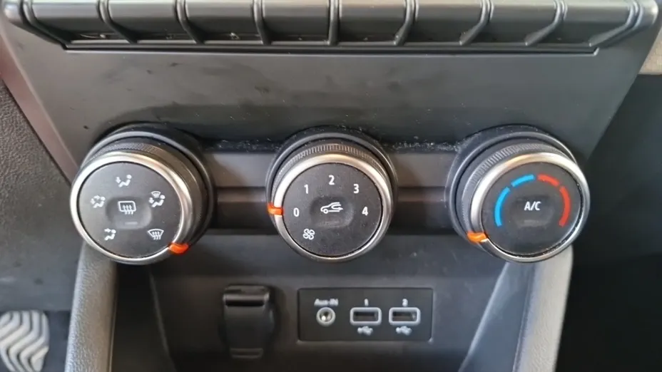 RENAULT Clio -