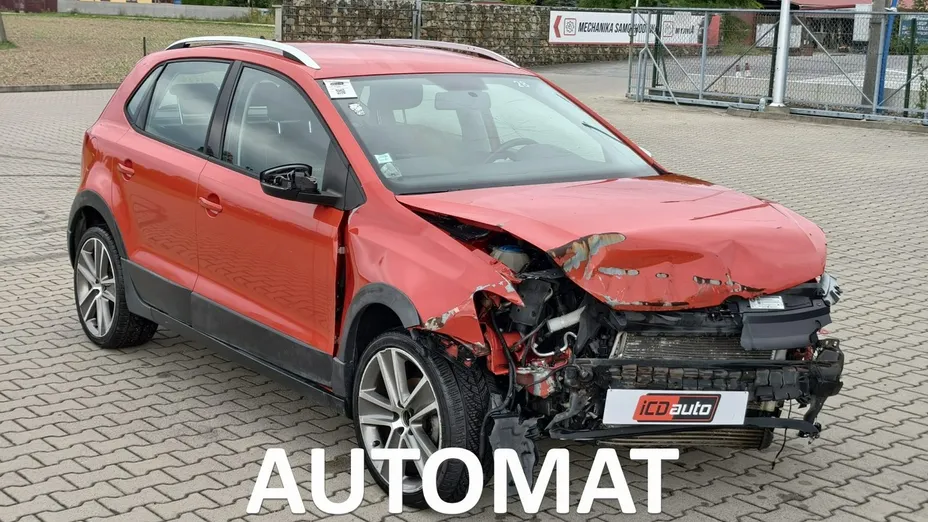 VOLKSWAGEN Polo -