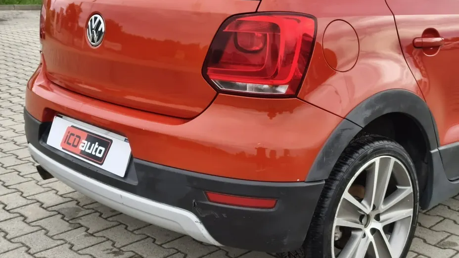 VOLKSWAGEN Polo -