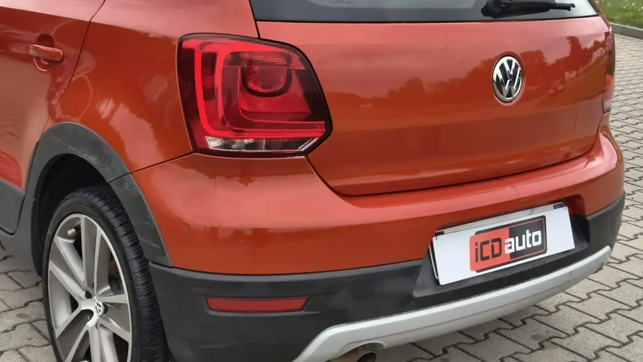 VOLKSWAGEN Polo -