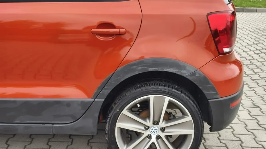 VOLKSWAGEN Polo -