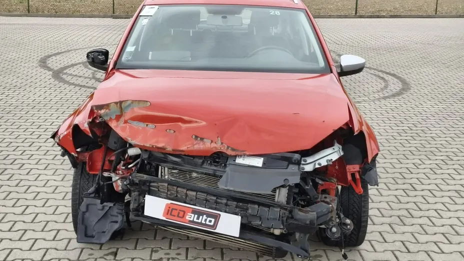VOLKSWAGEN Polo -