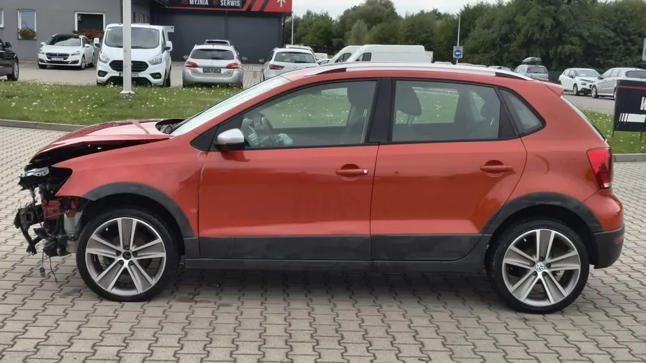 VOLKSWAGEN Polo -