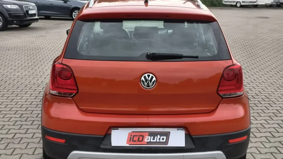 VOLKSWAGEN Polo -