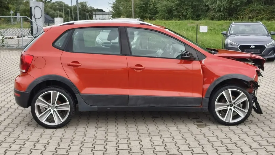 VOLKSWAGEN Polo -