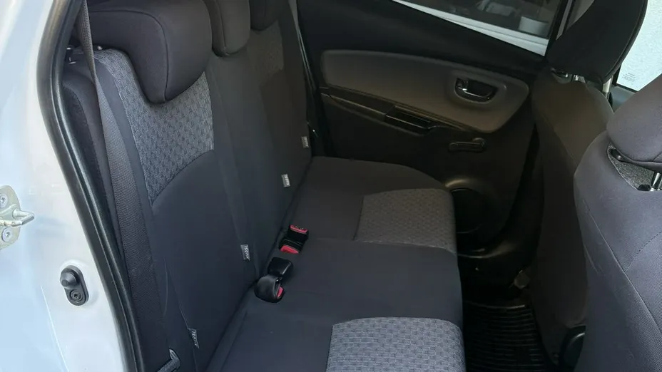 TOYOTA Yaris -