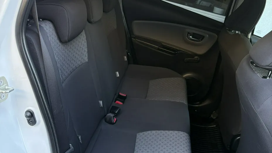 TOYOTA Yaris -