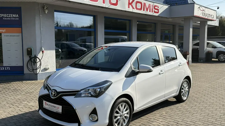 TOYOTA Yaris -