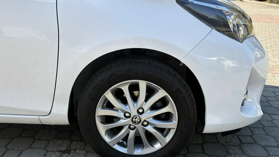TOYOTA Yaris -
