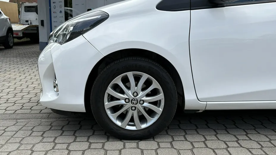 TOYOTA Yaris -