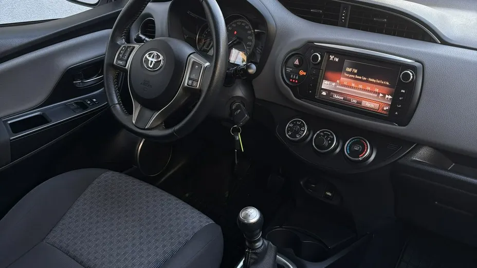 TOYOTA Yaris -